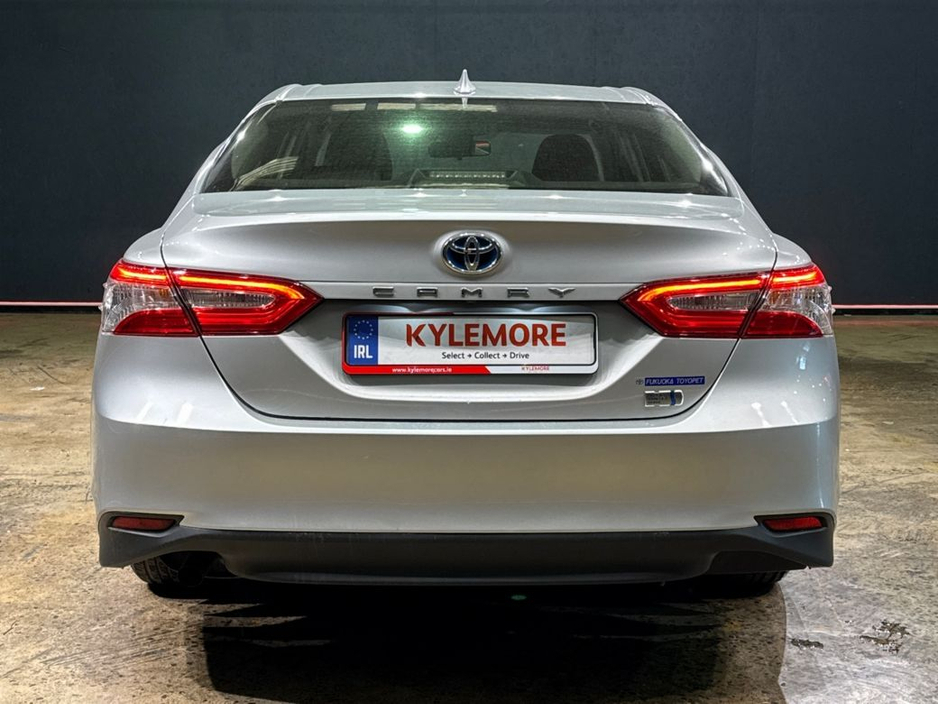 2020 Toyota Camry - image 4