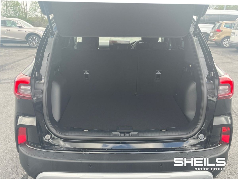 2025 Ford Kuga - image 9