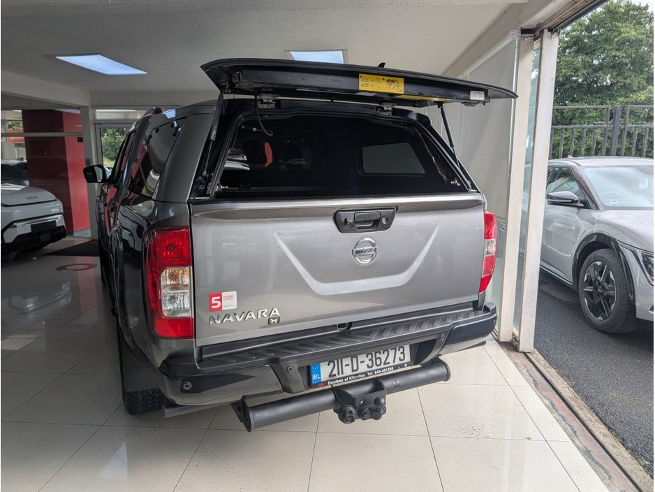 2021 Nissan Navara - image 10