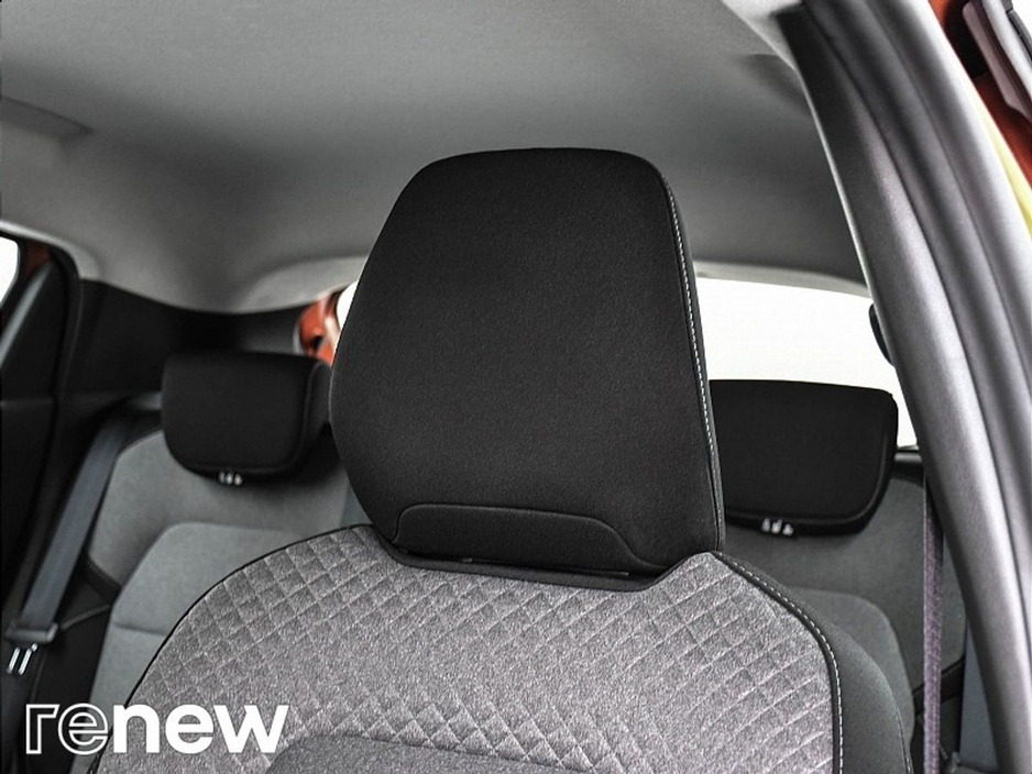 2025 Renault Clio - image 20