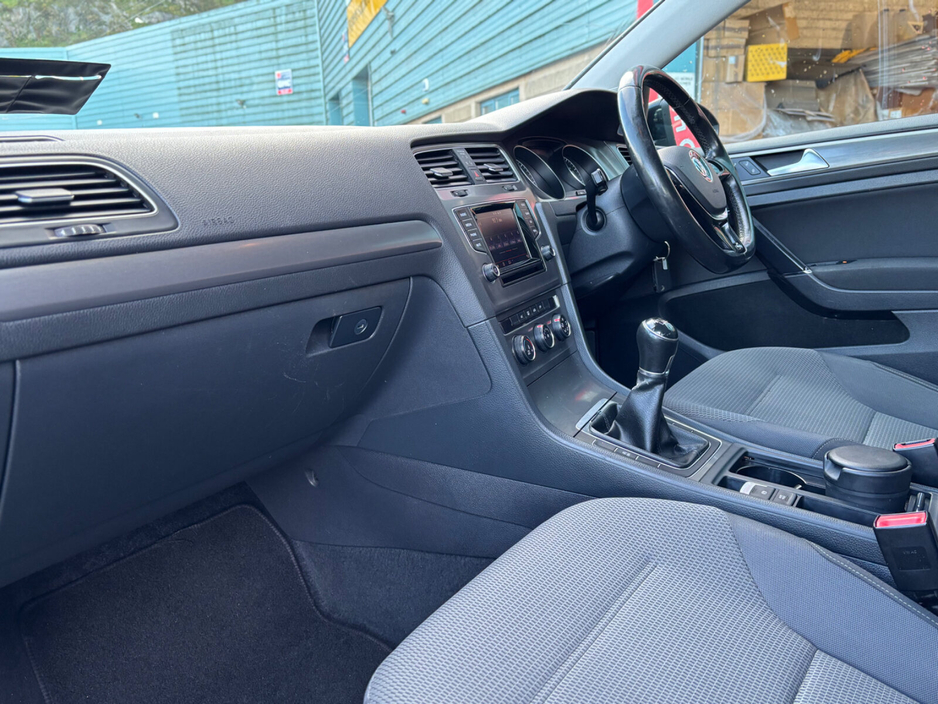 2013 Volkswagen Golf - image 11