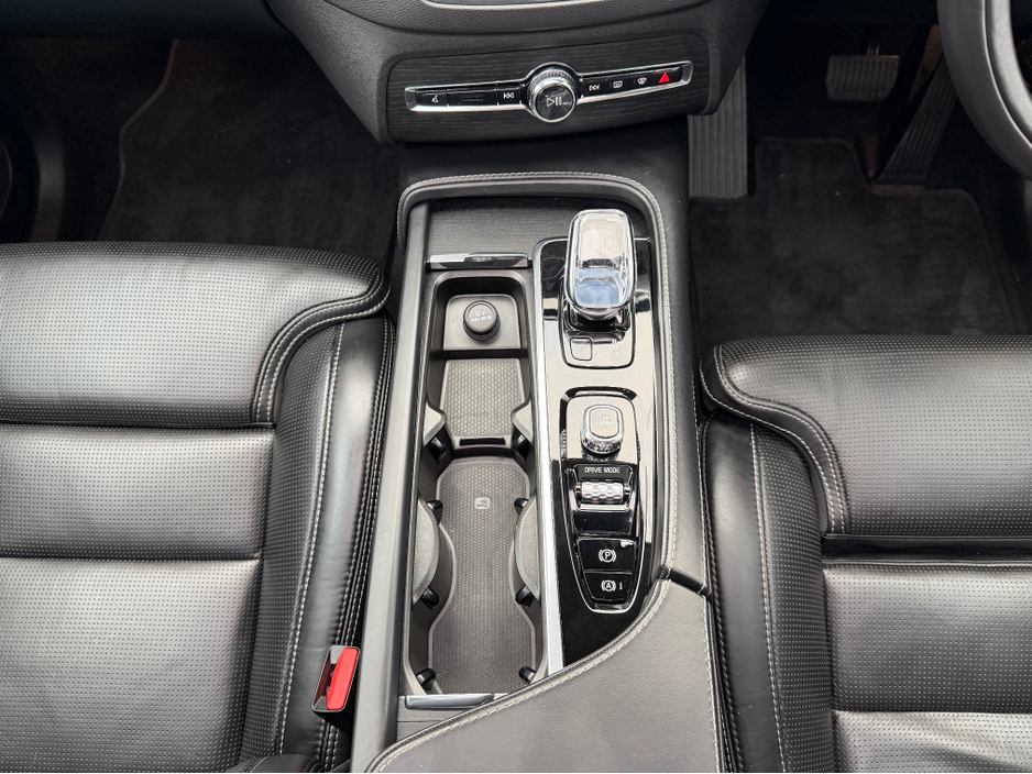 2020 Volvo XC90 ***SOLD***IMMACULATE TOP SPEC INSCRIPTION PRO T8 PHEV//MASSAGE SEATS//ADAPTIVE SUSPENSION//VERY LOW MILEAGE//SIMI AND AA DEALER