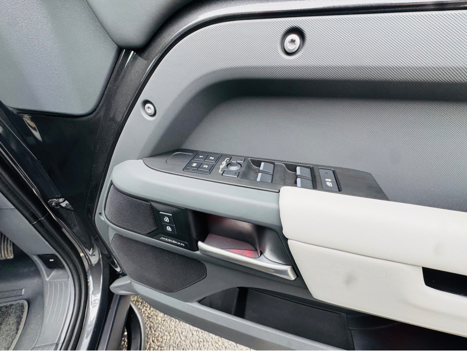 2025 Land Rover Defender P300e X-DYNAMIC SE URBAN SPEC PHEV AUTO €109,950