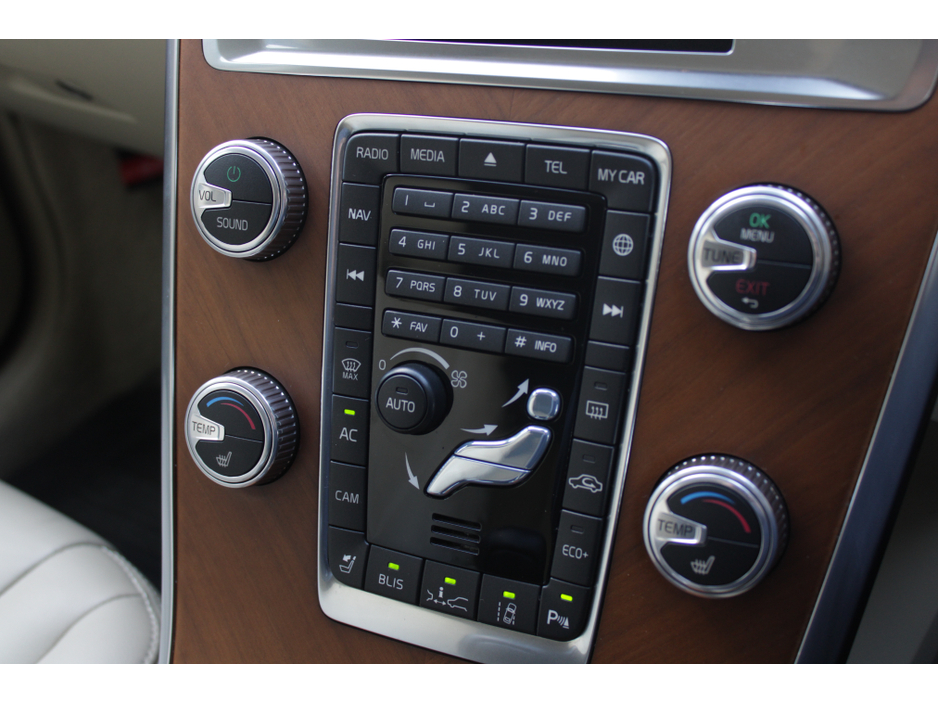 2017 Volvo XC60 - image 14