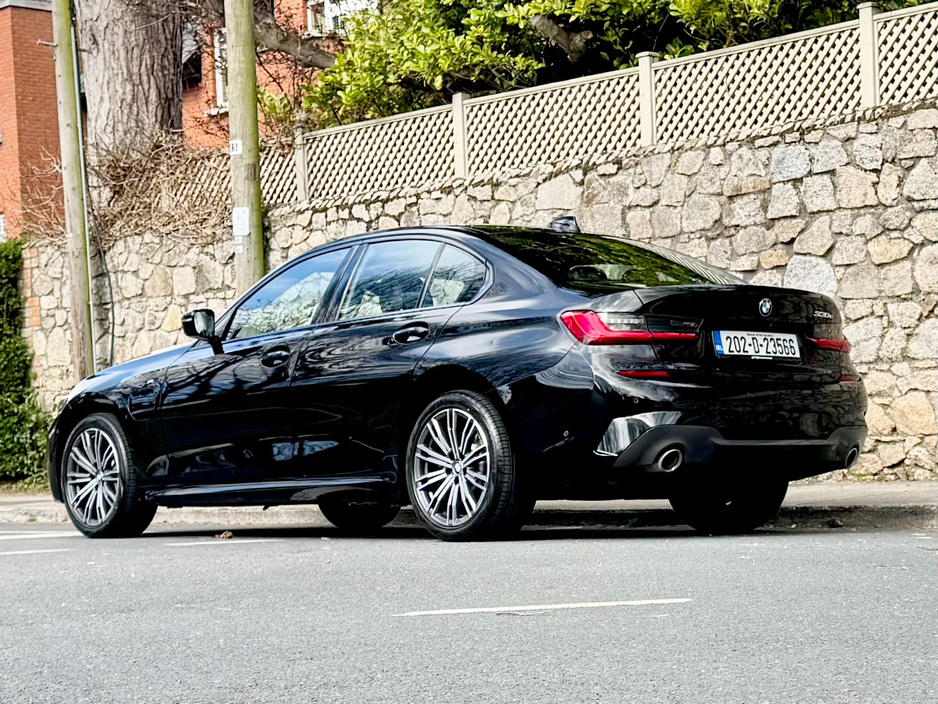 2020 BMW 3 Series - image 10