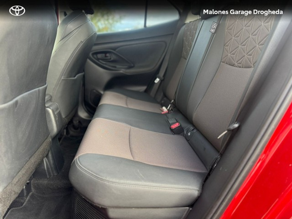 2024 Toyota Yaris Cross - image 6