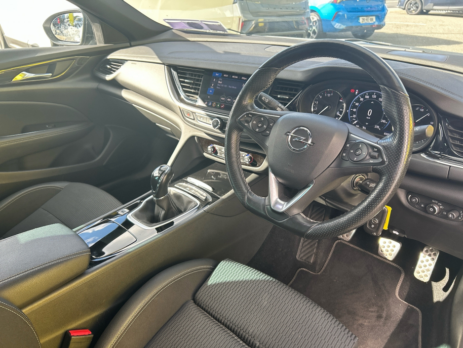 2021 Opel Insignia - image 6