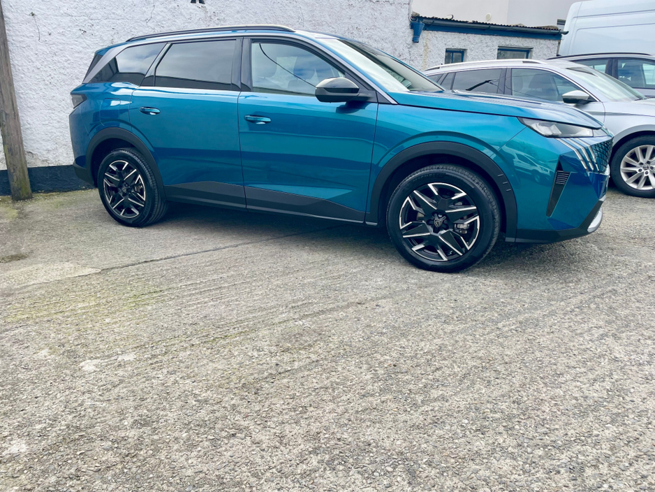 2025 Peugeot 5008 - image 3