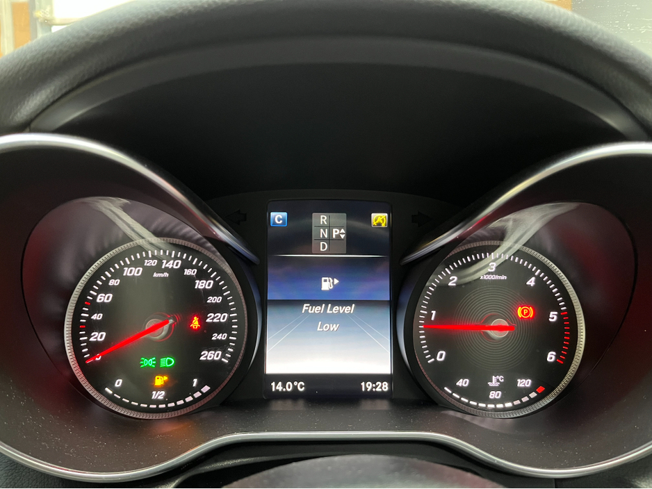 2018 Mercedes-Benz C Class €23950 2018 MERCEDES-BENZ C220D LAUREUS EDITION 2.2 AUTOMATIC / CRUISE CONTROL / REVERSE CAMERA / ELECTRIC MEMORY & HEATED SEATS / PADDLE SHIFTERS / AMBIENT LIGHTS €23,950