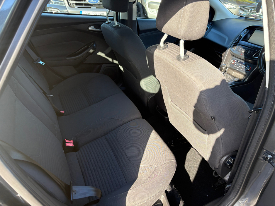 2015 Ford Focus - image 12