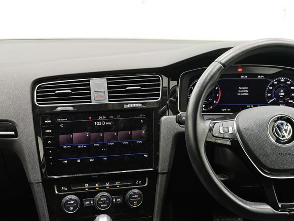 2018 Volkswagen Golf - image 12