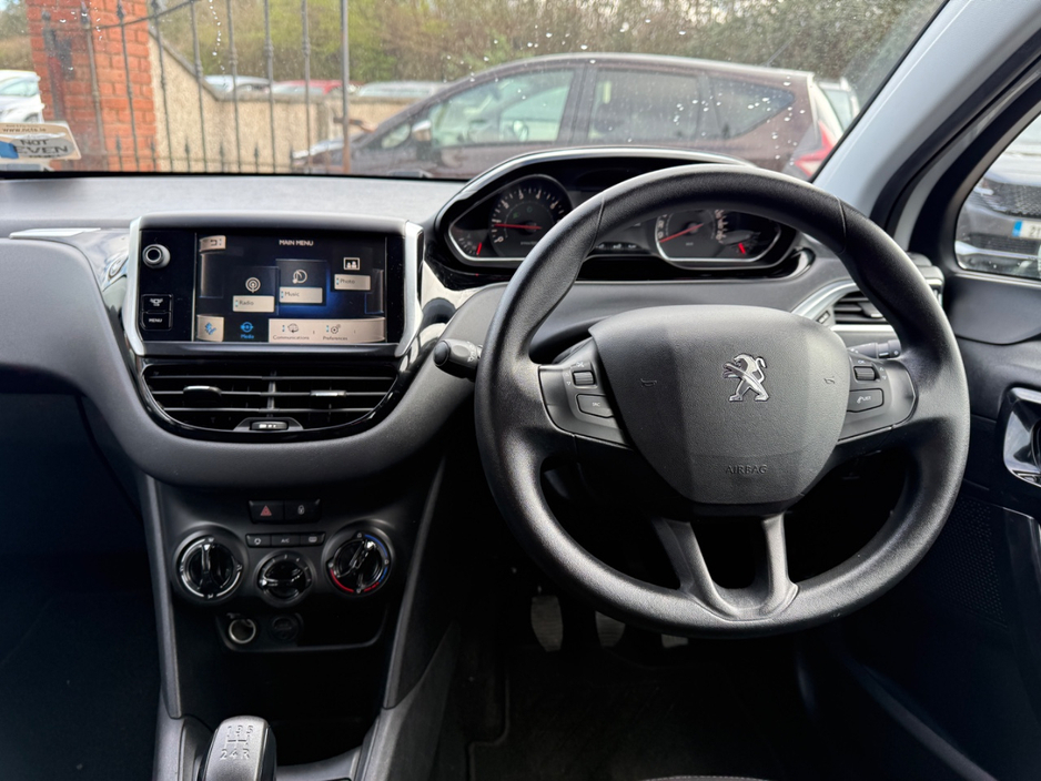 2013 Peugeot 208 - image 7