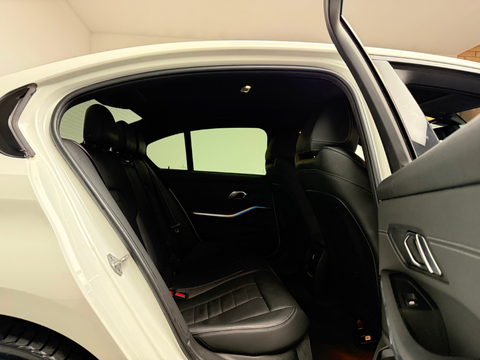 2020 BMW 3 Series 330E M SPORT €27,990