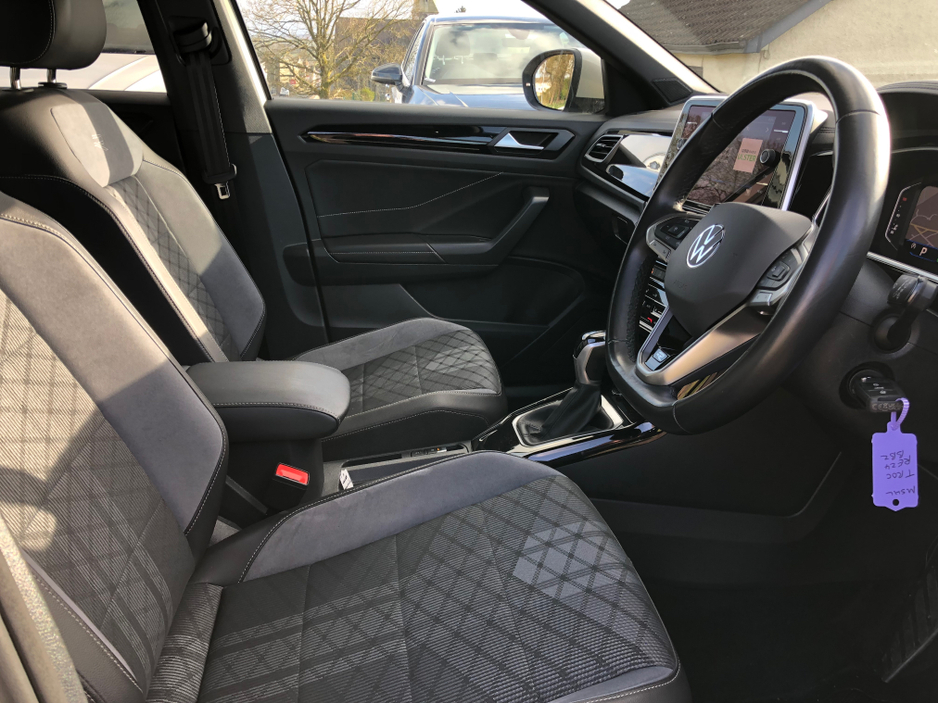 2024 Volkswagen T-Roc - image 9