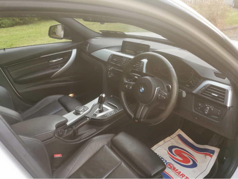 2017 BMW 3 Series - image 11