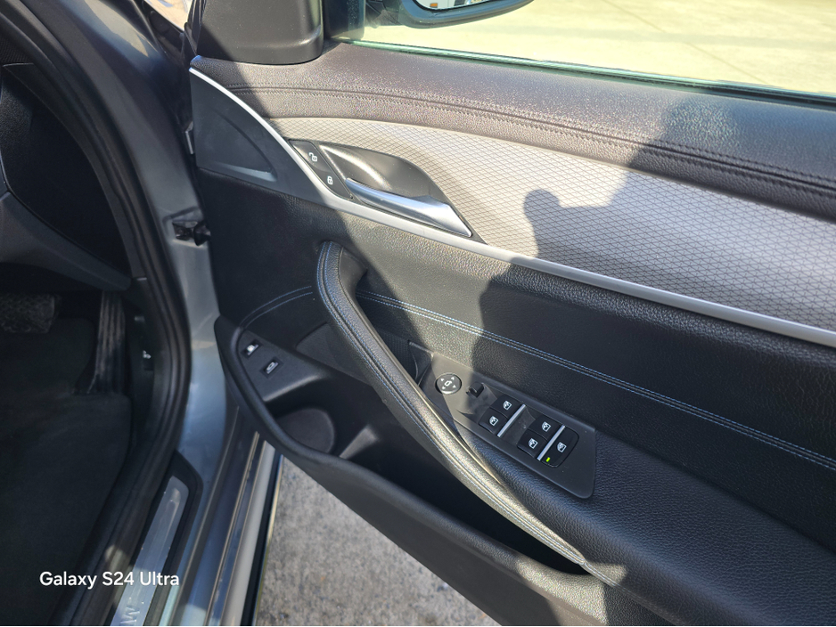 2018 BMW 5 Series - image 12