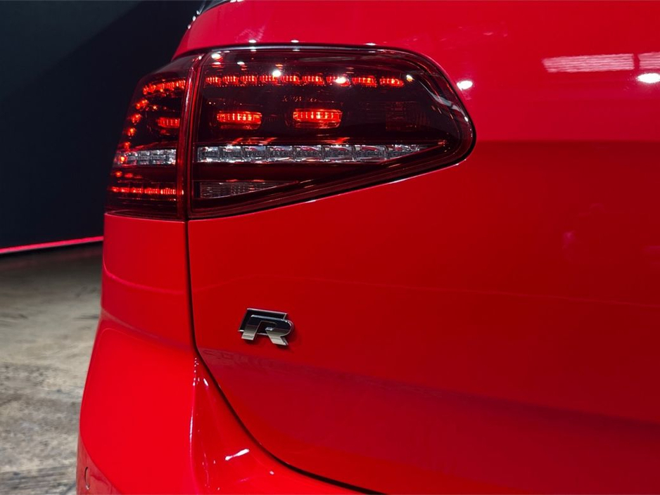 2015 Volkswagen Golf - image 10