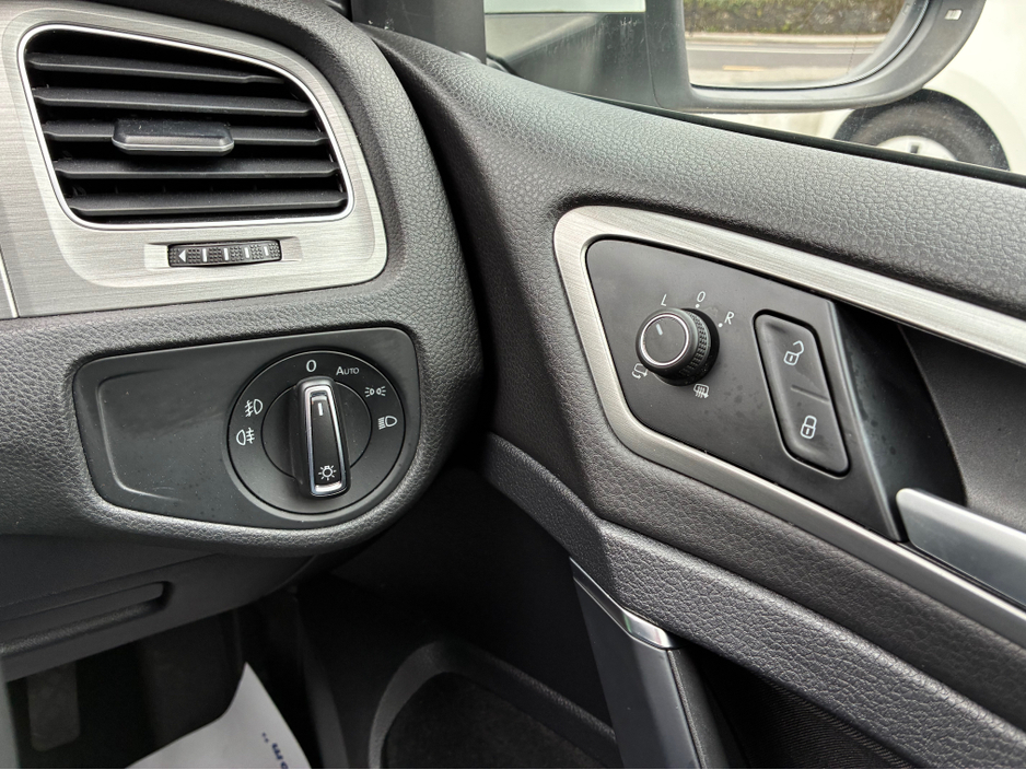 2014 Volkswagen Golf - image 15