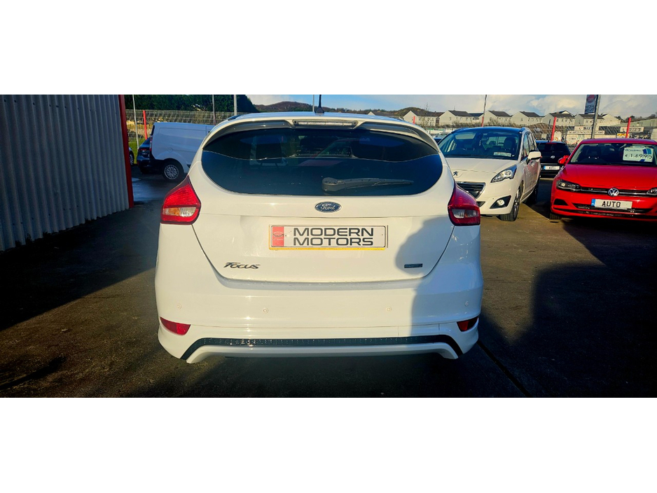 2018 Ford Focus - image 6