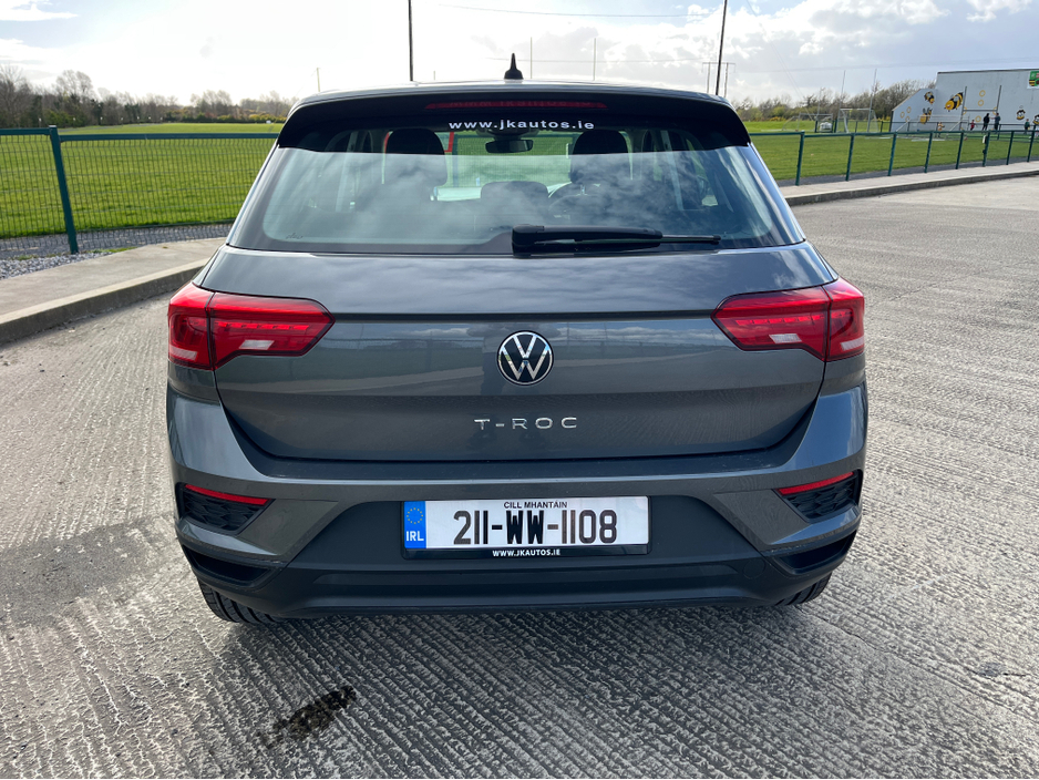 2021 Volkswagen T-Roc - image 2