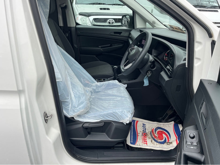 2022 Volkswagen Caddy - image 12