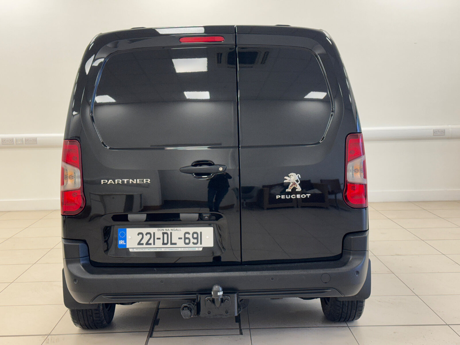 2022 Peugeot Partner  €18,500