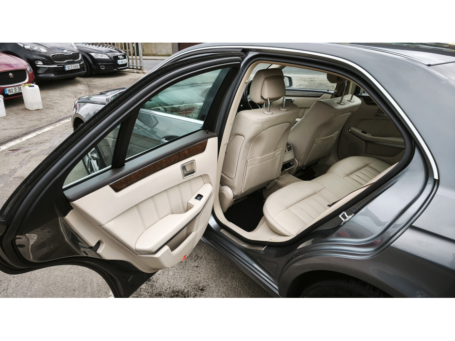 2016 Mercedes-Benz E Class - image 10