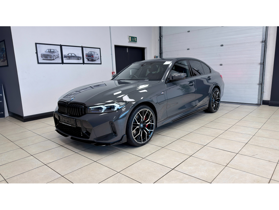 2024 BMW 3 Series - image 4