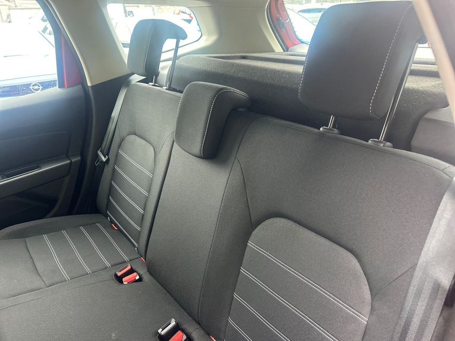 2025 Dacia Duster - image 11