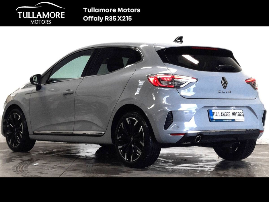 2025 Renault Clio - image 3