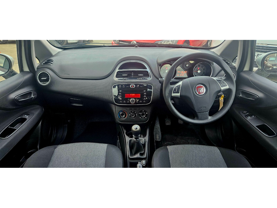 2015 Fiat Punto - image 23