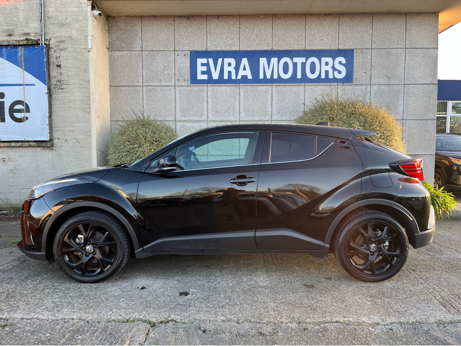 2023 Toyota C-HR SOL HYBRID AUTOMATIC 1.8 PETROL //LOW MILES//HIGH SPEC//HALF LEATHER HEATED SEATS//360 PARKING CAMERAS//KEYLESS ENTRY// €29,950