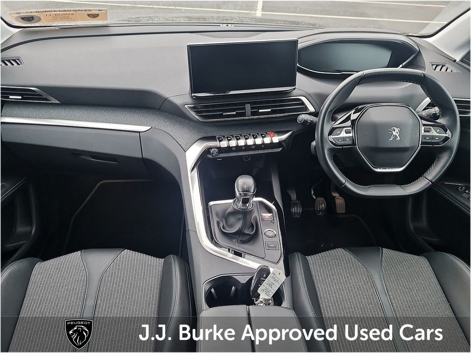 2022 Peugeot 3008 - image 9