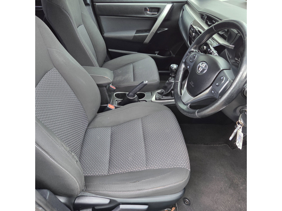 2015 Toyota Corolla D-4D 90 (1.4) Aura €9,999