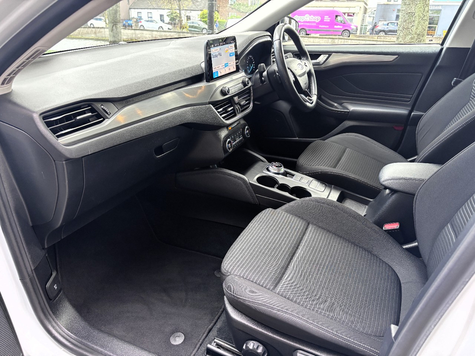 2019 Ford Focus - image 6