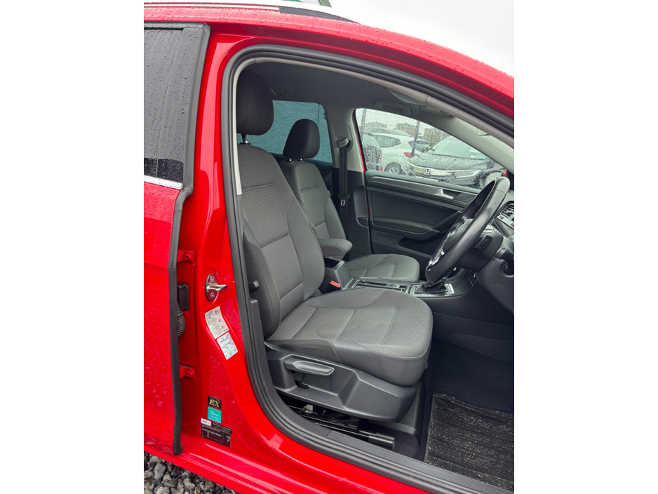 2018 Volkswagen Golf - image 5