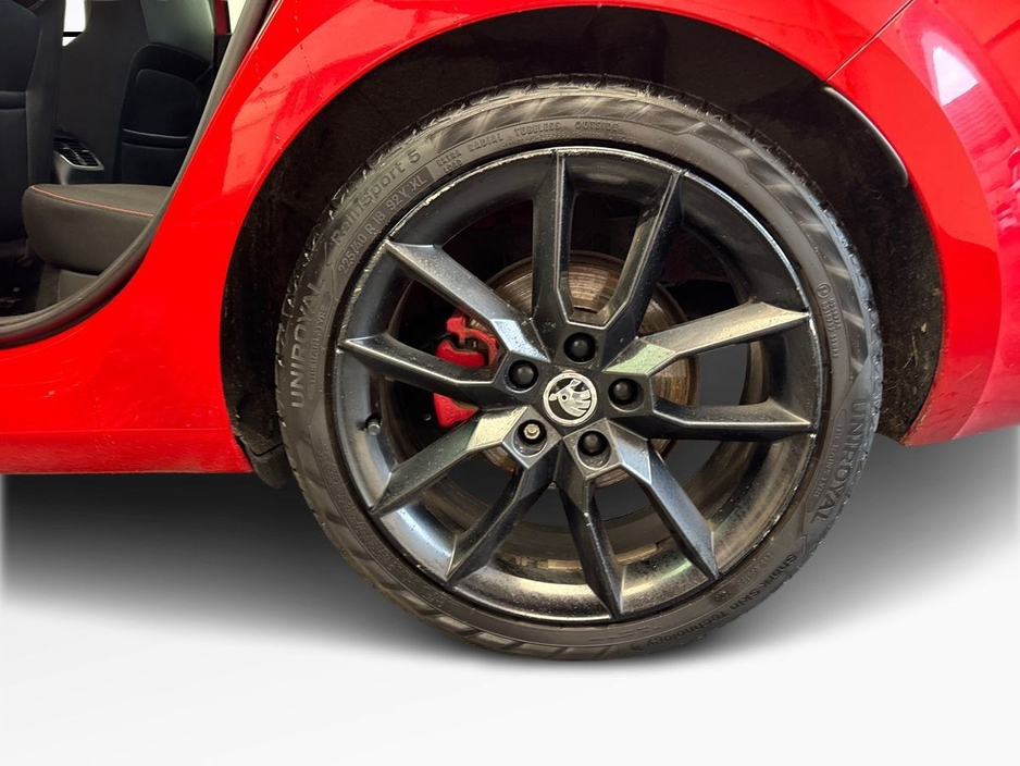 2018 Skoda Octavia - image 5