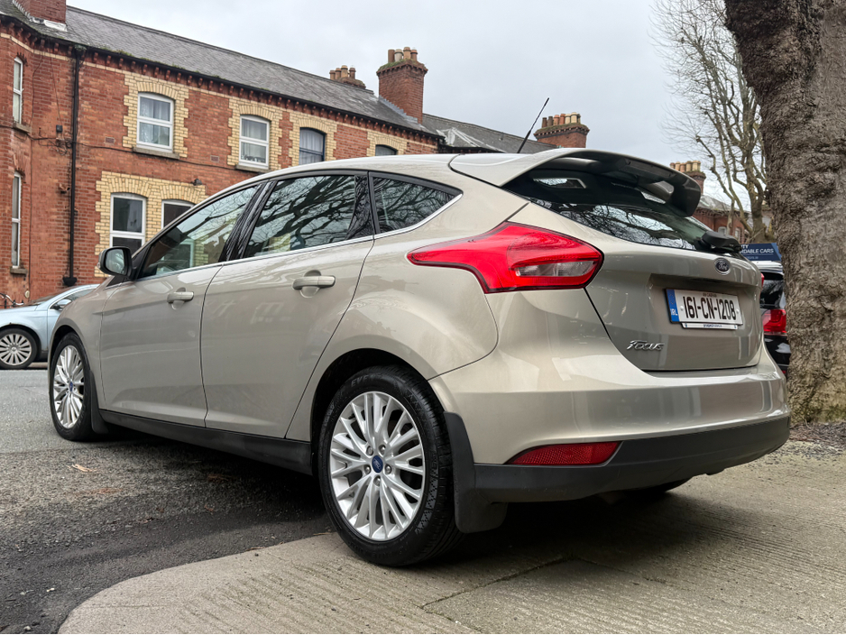 2016 Ford Focus - image 7