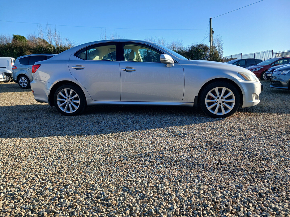 2009 Lexus IS 300 h - image 16