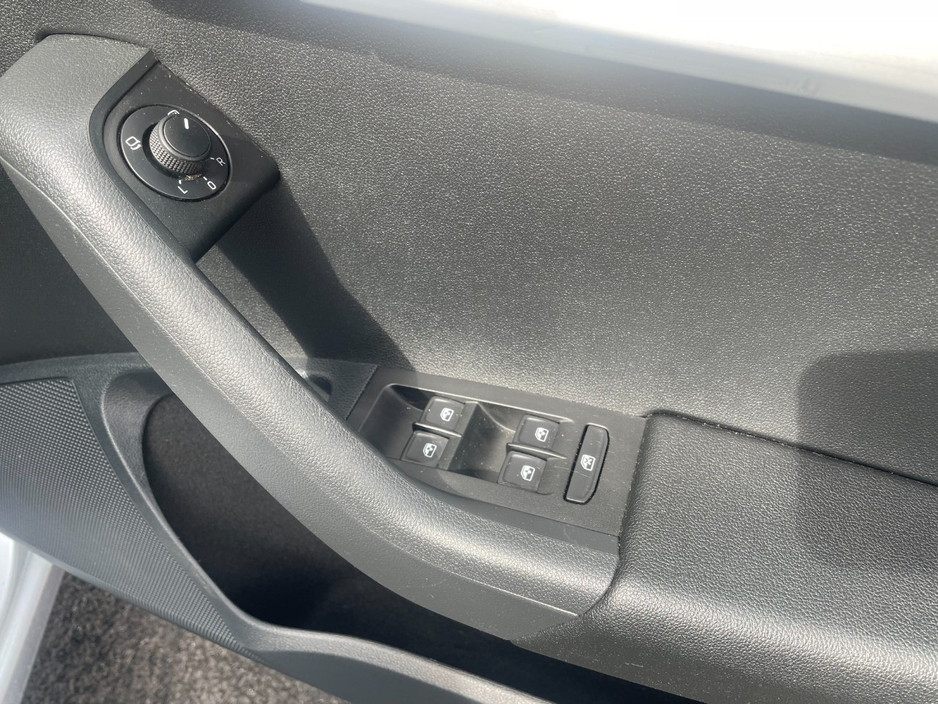 2020 Skoda Octavia - image 17