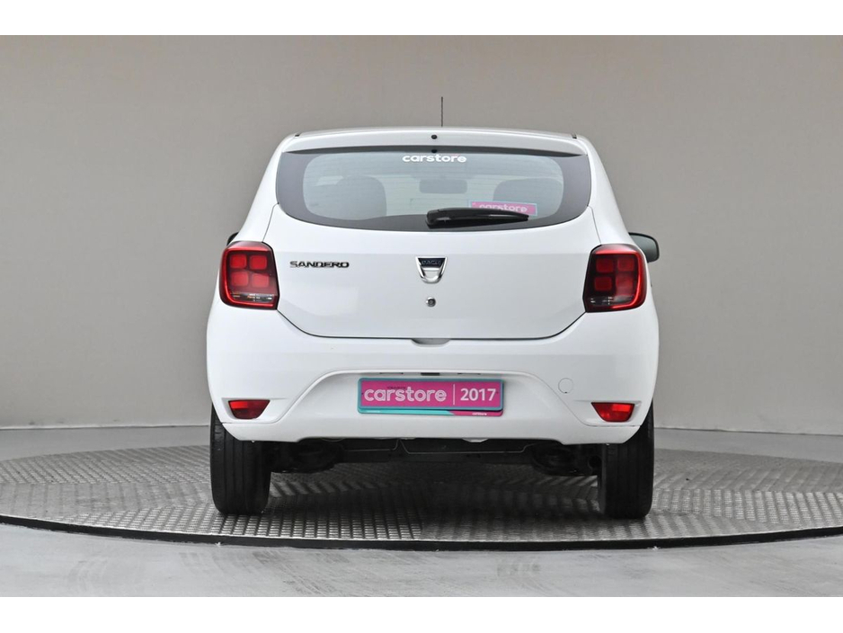 2017 Dacia Sandero - image 8
