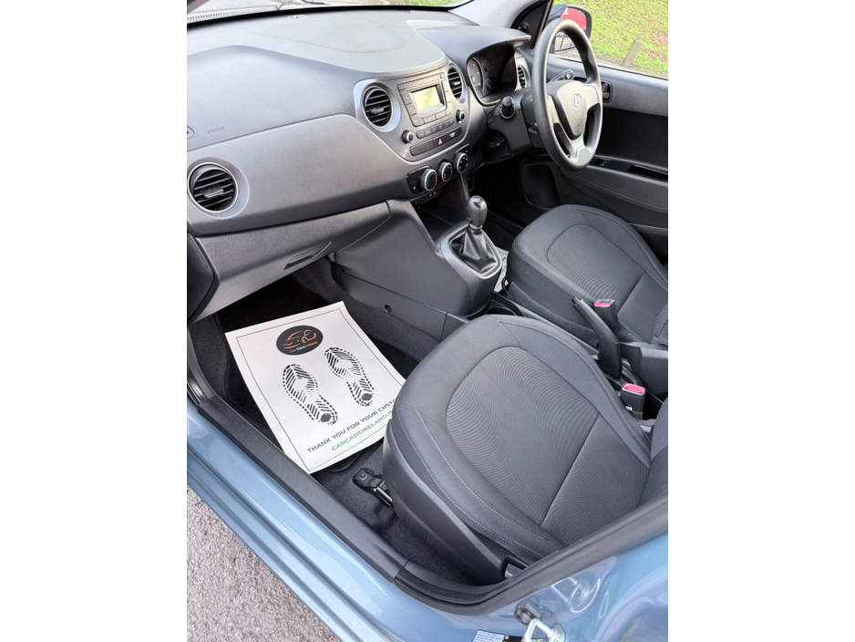 2017 Hyundai i10 - image 17