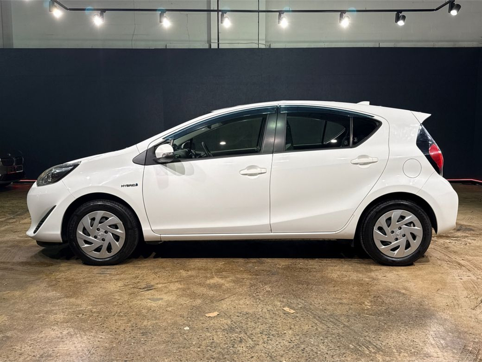 2017 Toyota Aqua - image 6