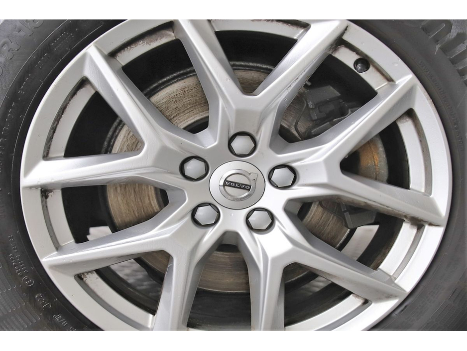 2018 Volvo XC60 - image 20