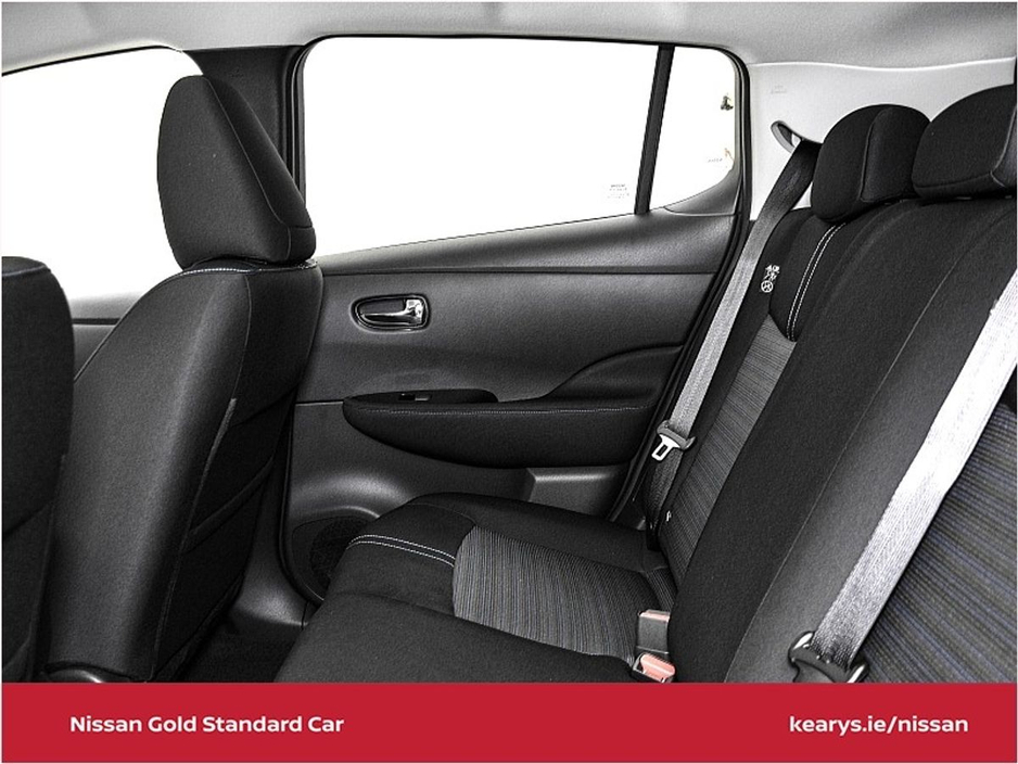 2023 Nissan Leaf - image 7