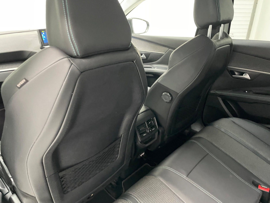 2021 Peugeot 3008 - image 17