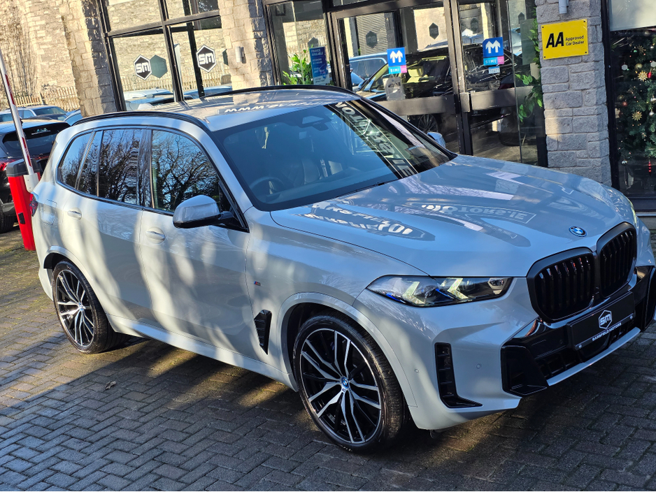 2025 BMW X5 XDRIVE50E M SPORT AUTO. ONLY 5K MILES. FINANCE ARRANGED. SIMI. AA APPROVED. €97,950