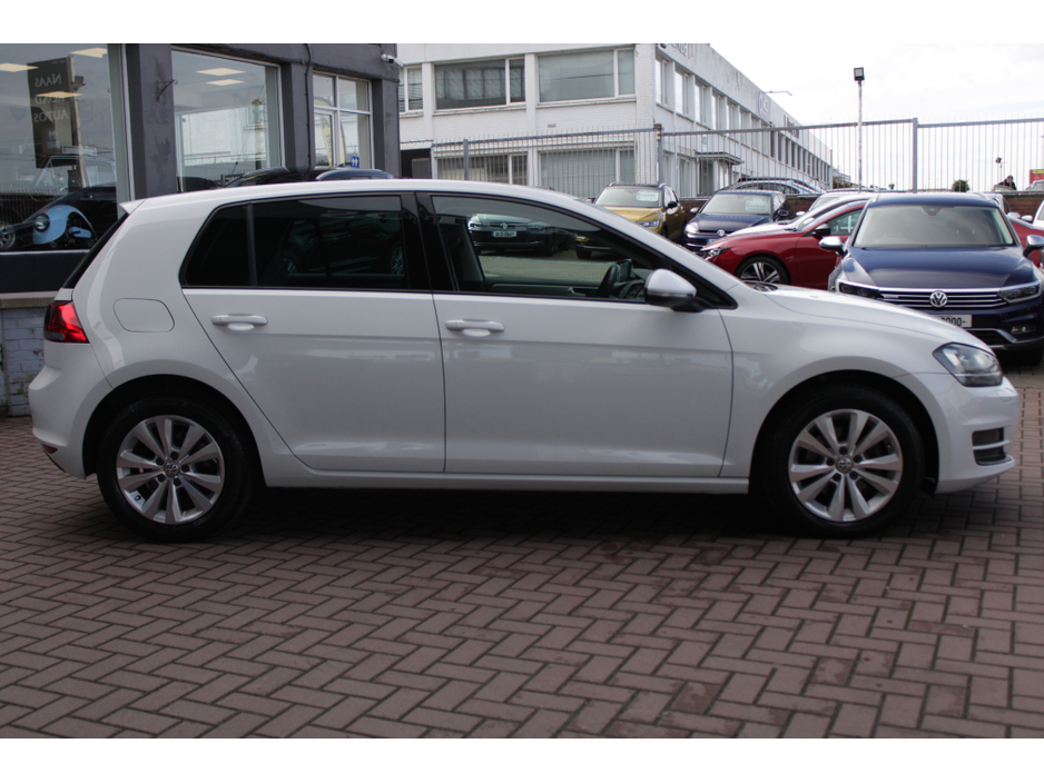 2016 Volkswagen Golf - image 3