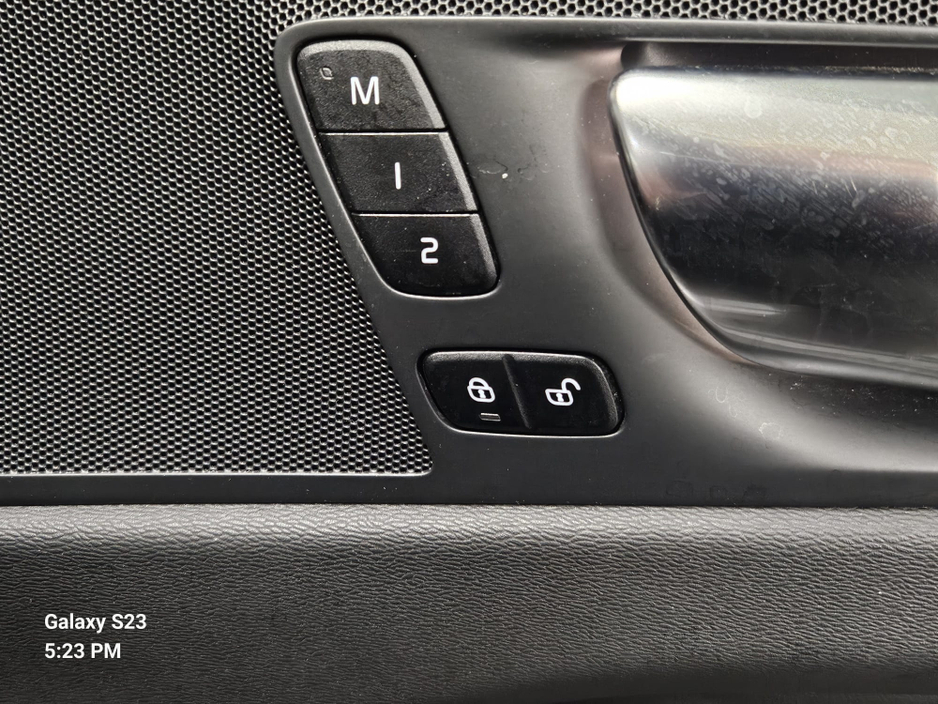 2023 Volvo XC60 T6 PHEV PLUS DARK AWD 5DR AUTO €53,950