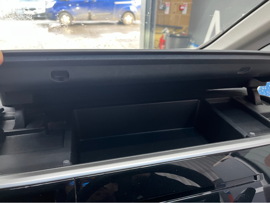 2021 Honda Stepwagon - image 23